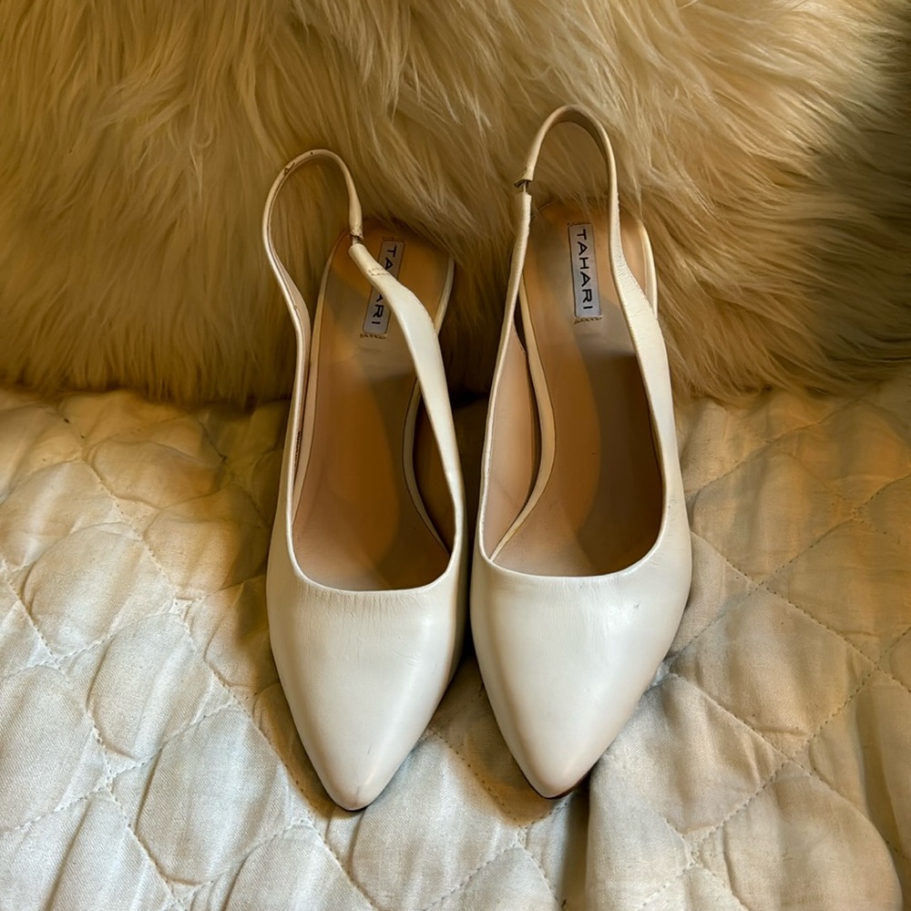 TAHARI Off-white women’s sling back heels. 7.5